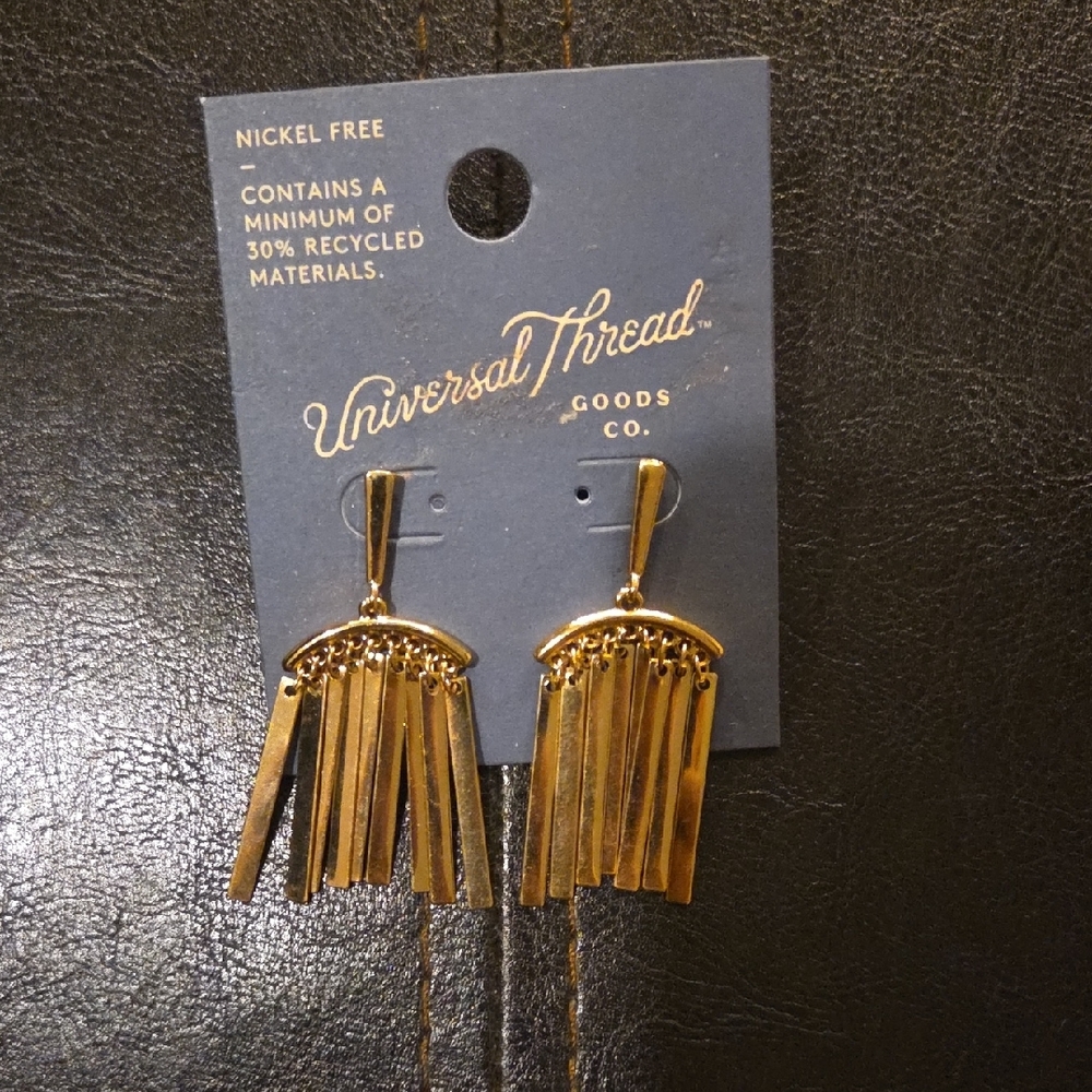 Universal Thread Gold Jewelry Set - Picture 2 of 3